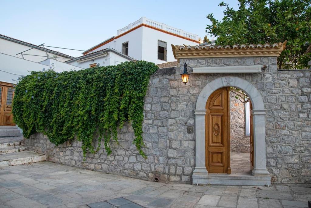 Mansion Eugenie Villa Hydra  Exterior photo
